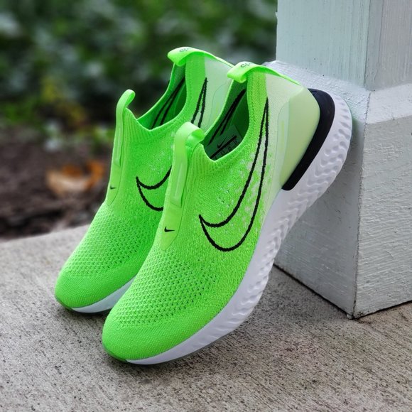 nike epic phantom react flyknit electric green